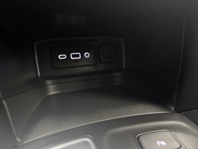 2024 Chevrolet Equinox LT - Photo 30