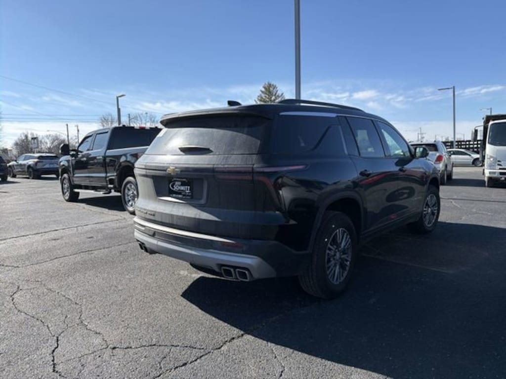 Used 2025 Chevrolet Traverse LT SUV