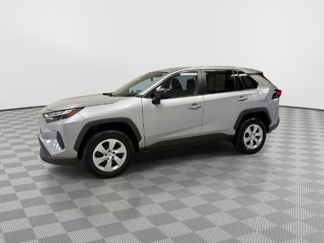 2025 Toyota RAV4 LE - Photo 8