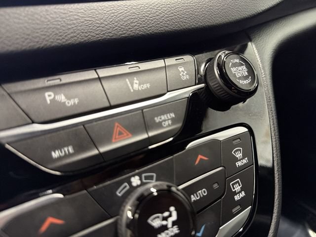 2025 Chrysler Pacifica Select - Photo 29