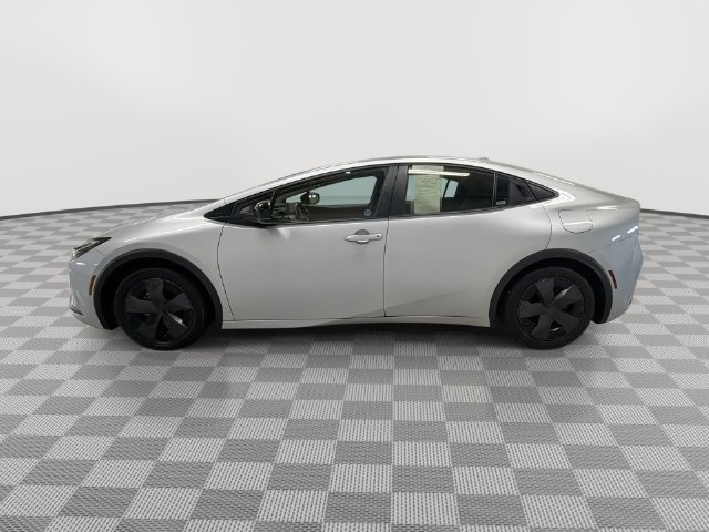 2025 Toyota Prius LE - Photo 7