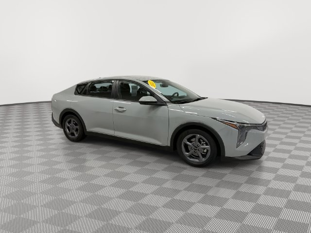 2025 Kia K4 LXS - Photo 15