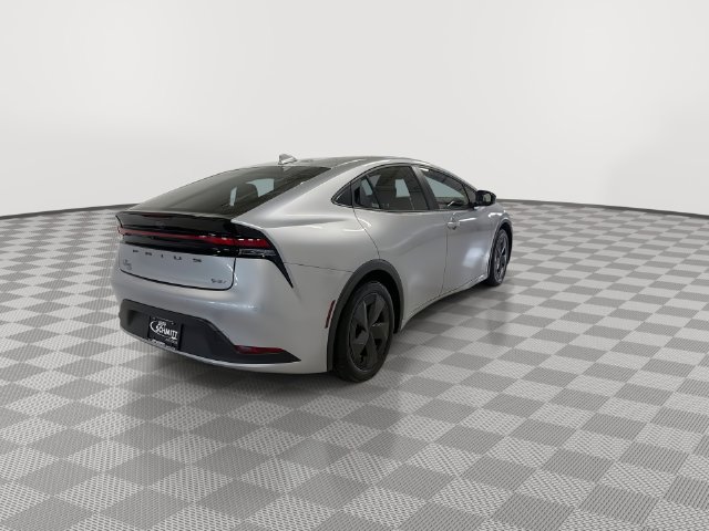 2025 Toyota Prius LE - Photo 10
