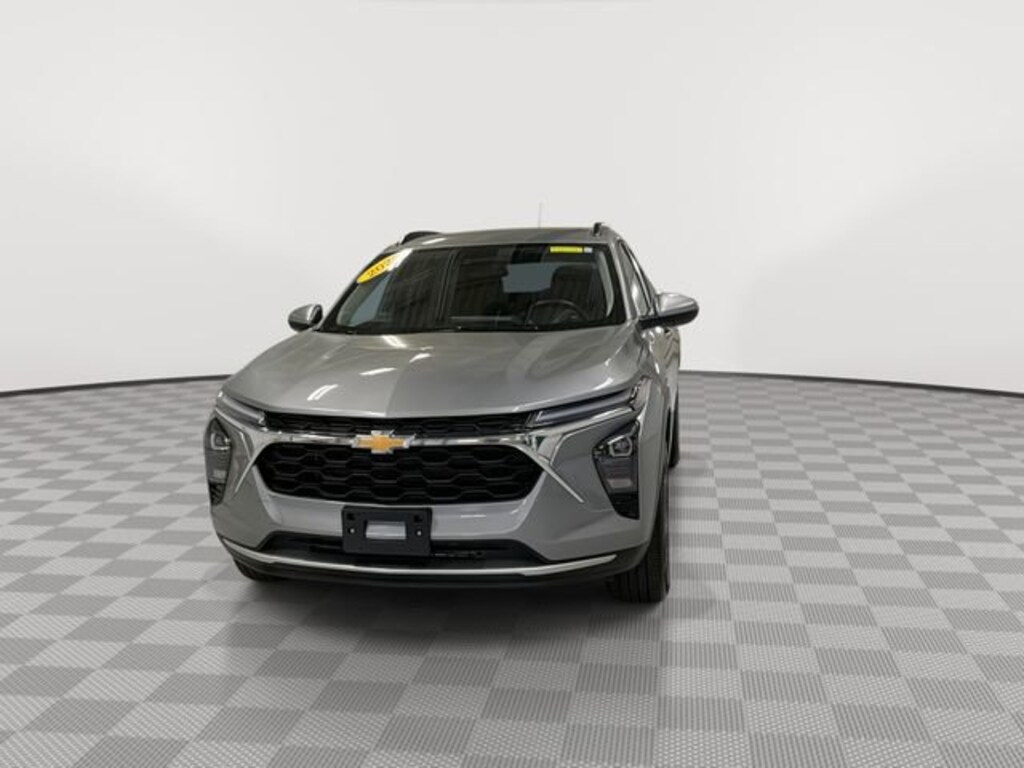 Used 2025 Chevrolet Trax LT SUV
