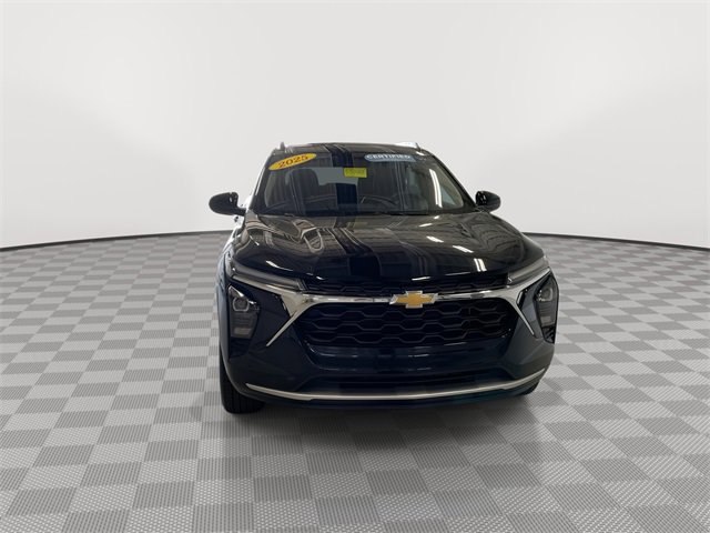2024 Chevrolet Trax LT photo 3