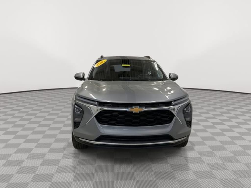 Used 2025 Chevrolet Trax LT SUV