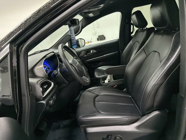 2025 Chrysler Pacifica Select - Photo 21