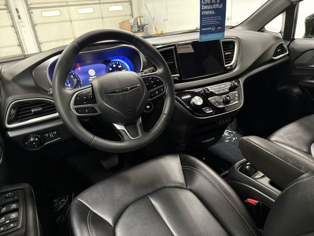 2025 Chrysler Pacifica Select - Photo 19