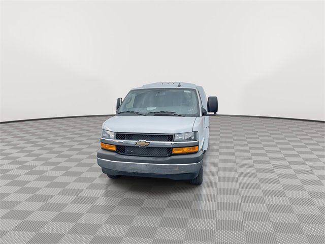 2025 Chevrolet Express 3500 Cutaway Van photo 3