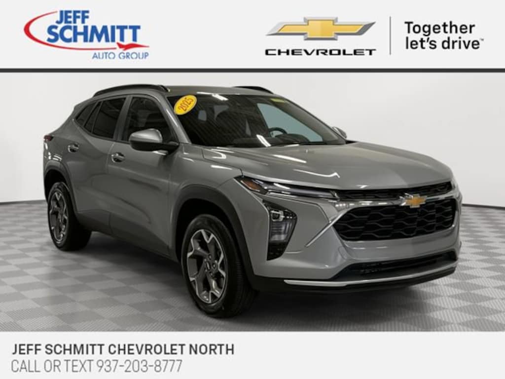 Used 2025 Chevrolet Trax LT SUV