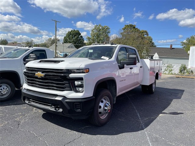 2025 Chevrolet Silverado 3500HD Work Truck photo 2