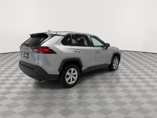 2025 Toyota RAV4 LE - Photo 12