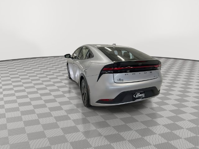 2025 Toyota Prius LE - Photo 8
