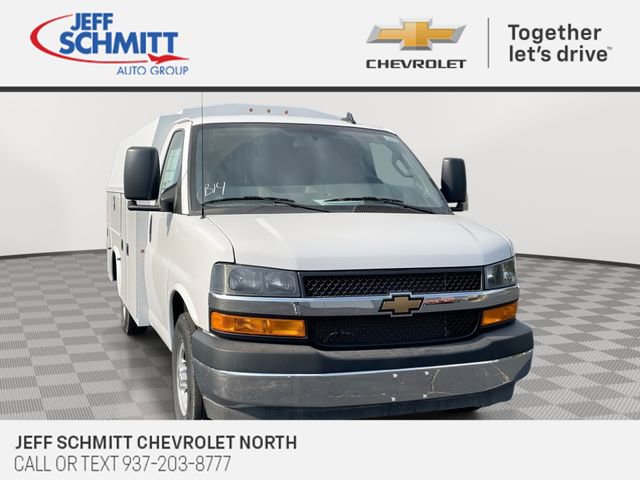 2025 Chevrolet Express Cutaway - Image 1