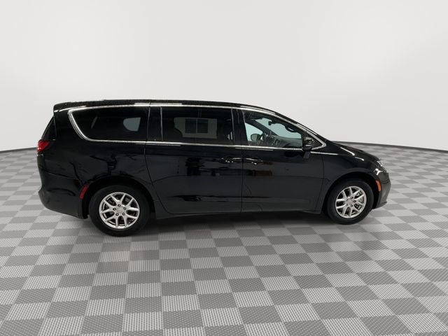 2025 Chrysler Pacifica Select - Photo 12