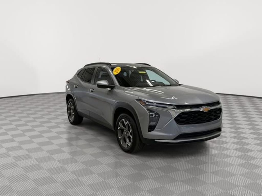 Used 2025 Chevrolet Trax LT SUV