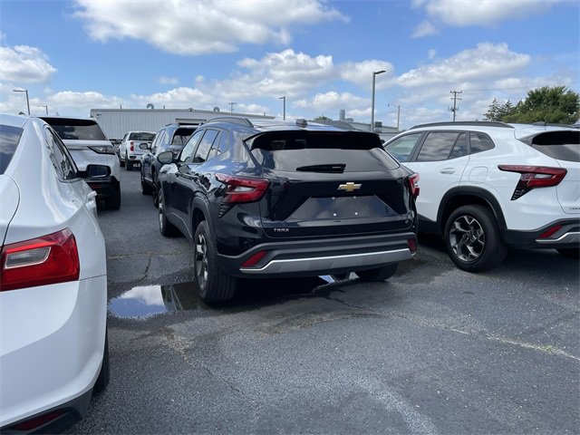 2024 Chevrolet Trax LT photo 3