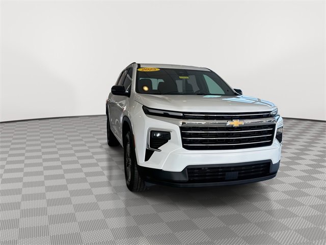 2025 Chevrolet Traverse photo 3