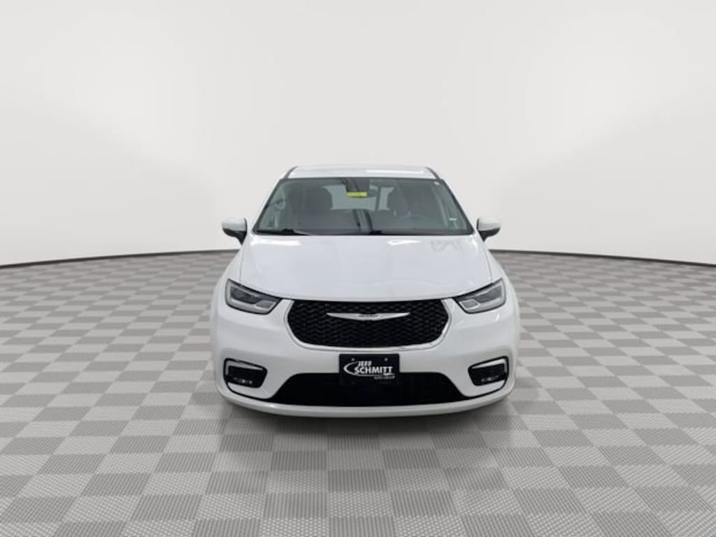 Used 2024 Chrysler Pacifica Touring L