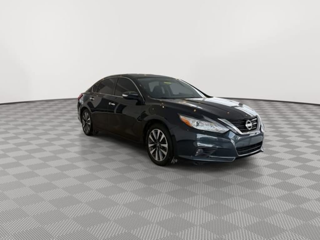 Used 2017 Nissan Altima 2.5 SV Sedan
