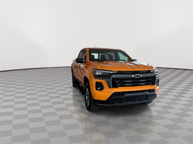 2025 Chevrolet Colorado Work Truck LT photo 2