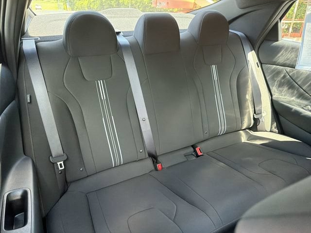 2025 Hyundai Elantra SEL - Photo 17