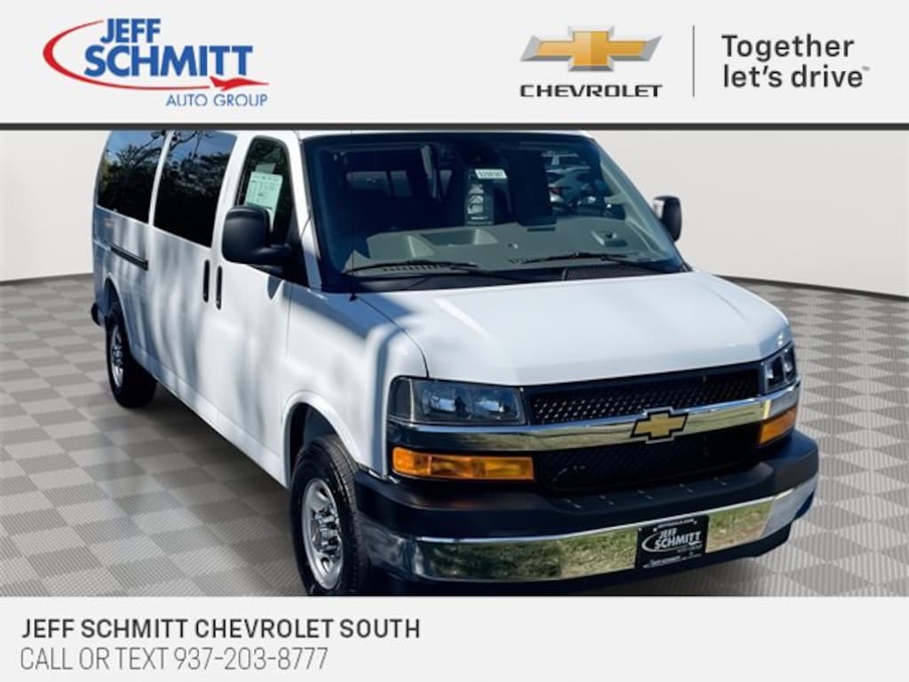 New 2025 Chevrolet Express Passenger 3500 1LT Van