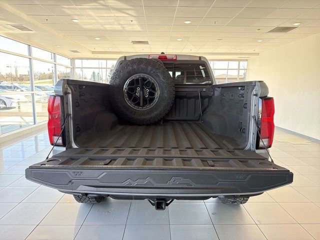 2025 Chevrolet Colorado ZR2 - Photo 15