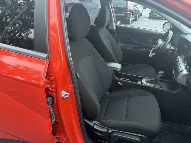 2025 Hyundai Kona SEL - Photo 19
