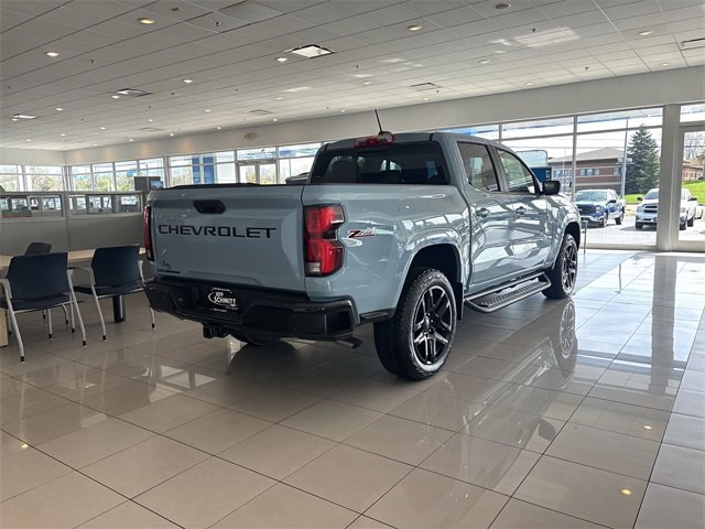 2025 Chevrolet Colorado Z71 photo 2