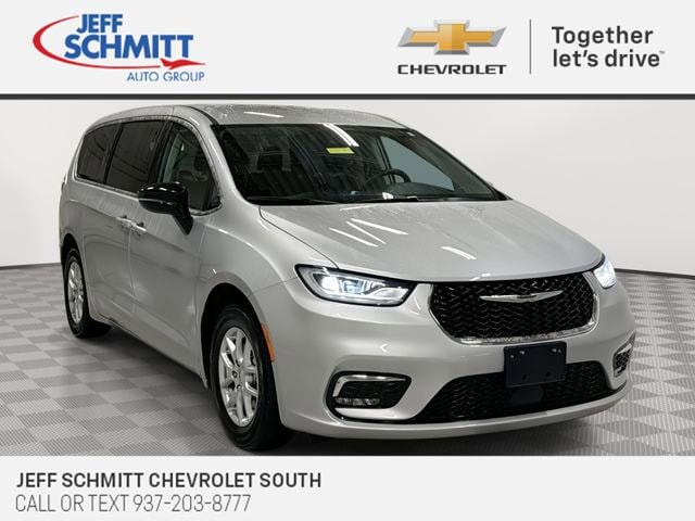 2024 Chrysler Pacifica Touring L's photo