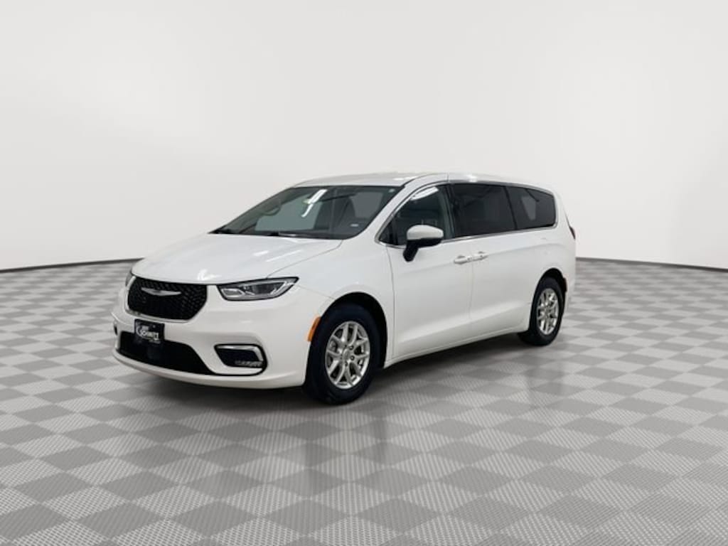 Used 2024 Chrysler Pacifica Touring L