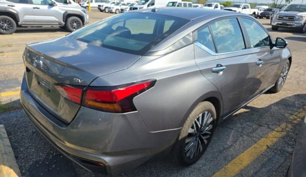 Used 2023 Nissan Altima SV FWD Sedan