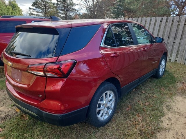 2024 Chevrolet Equinox LT photo 2