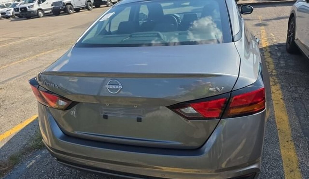 Used 2023 Nissan Altima SV FWD Sedan