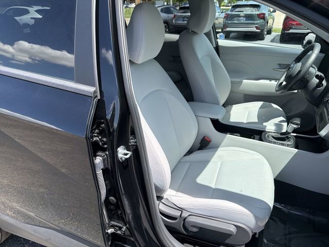 2025 Hyundai Kona SEL - Photo 18