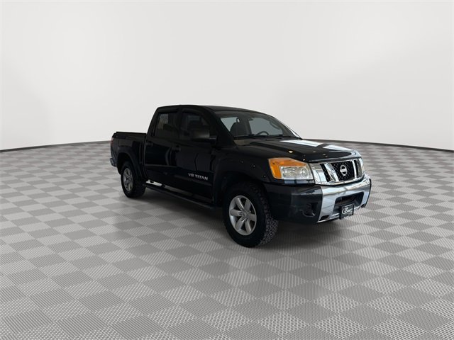 2010 Nissan Titan SE photo 2
