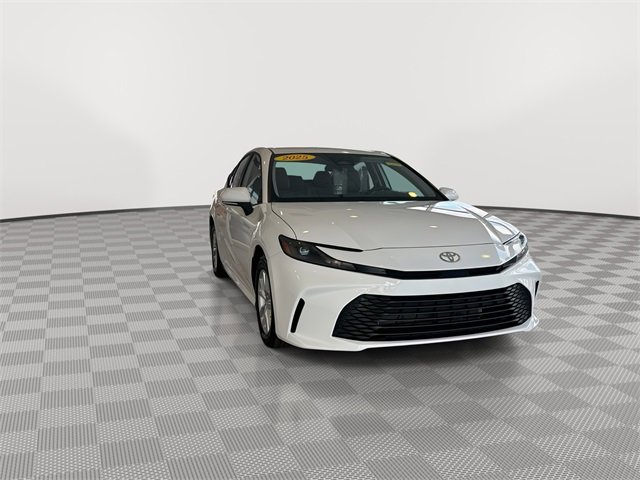 2025 Toyota Camry LE photo 3