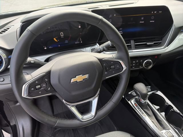 2025 Chevrolet Trax LT - Photo 17