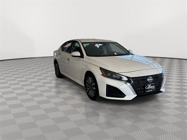 Used 2023 Nissan Altima SV with VIN 1N4BL4DV2PN388218 for sale in Miamisburg, OH