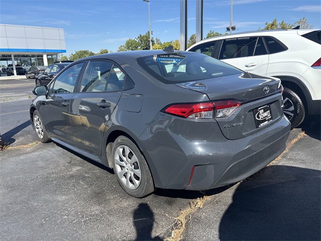 2023 Toyota Corolla LE photo 2