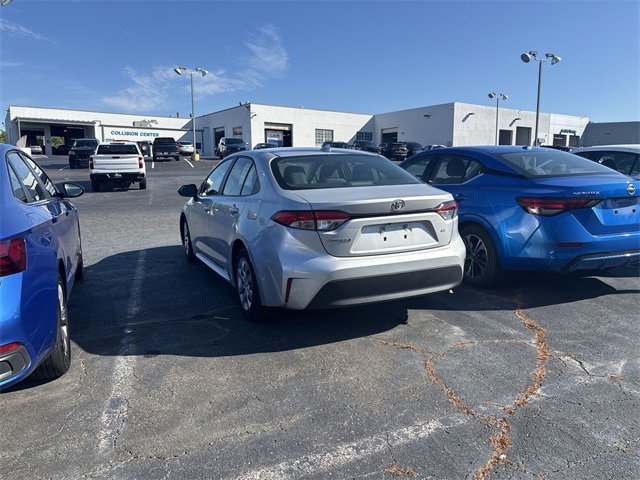 2023 Toyota Corolla LE photo 3