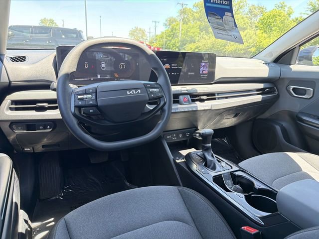 2025 Kia K4 LXS - Photo 17
