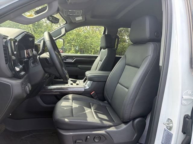 2025 Chevrolet Silverado 3500HD LTZ - Photo 20