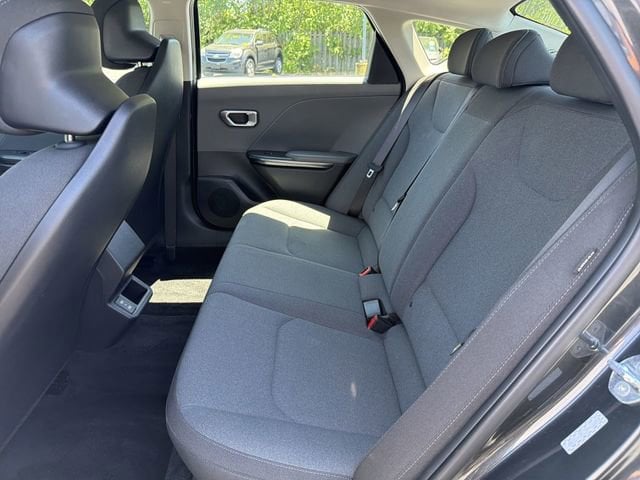 2025 Kia K4 LXS - Photo 16
