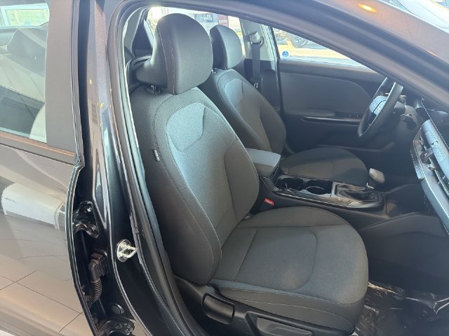 2025 Kia K4 LXS - Photo 19
