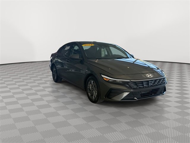 2024 Hyundai Elantra SEL photo 2