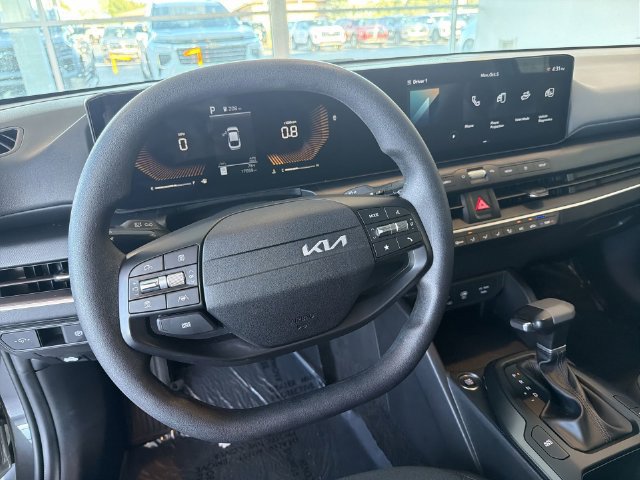 2025 Kia K4 LXS - Photo 18