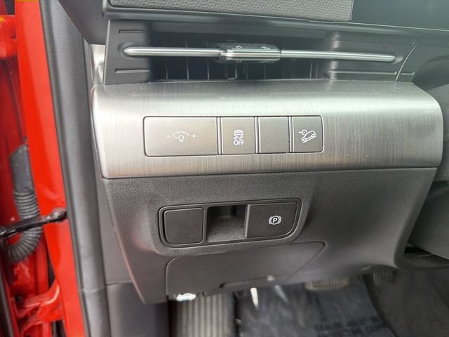 2025 Hyundai Kona SEL - Photo 27