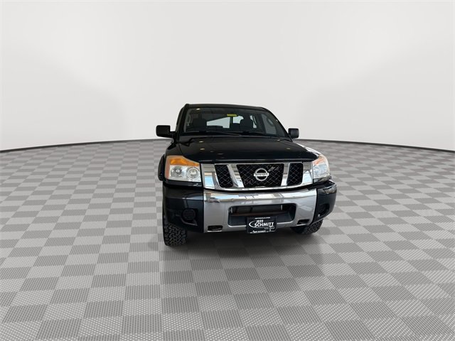 2010 Nissan Titan SE photo 3